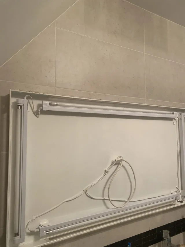 Casse Miroir salle de bain