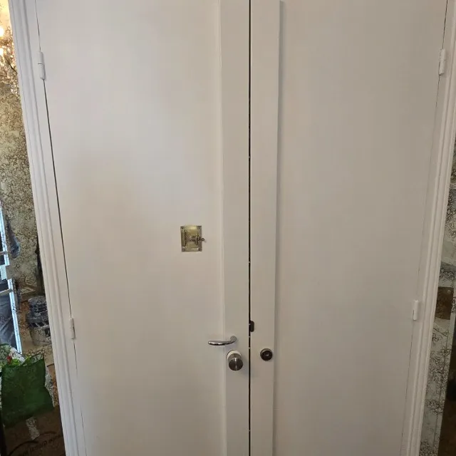 Pose d'une serrure carénée avec smart lock Nuki
