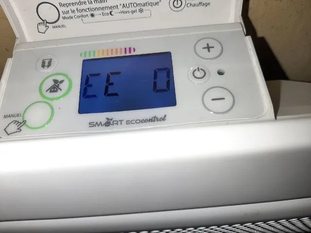 Radiateur Applimo Quarto Smart Ecocontrol: programmateur bloqué "EE 0"