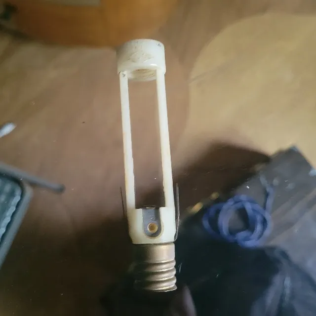 Ancienne douille et  pas devis